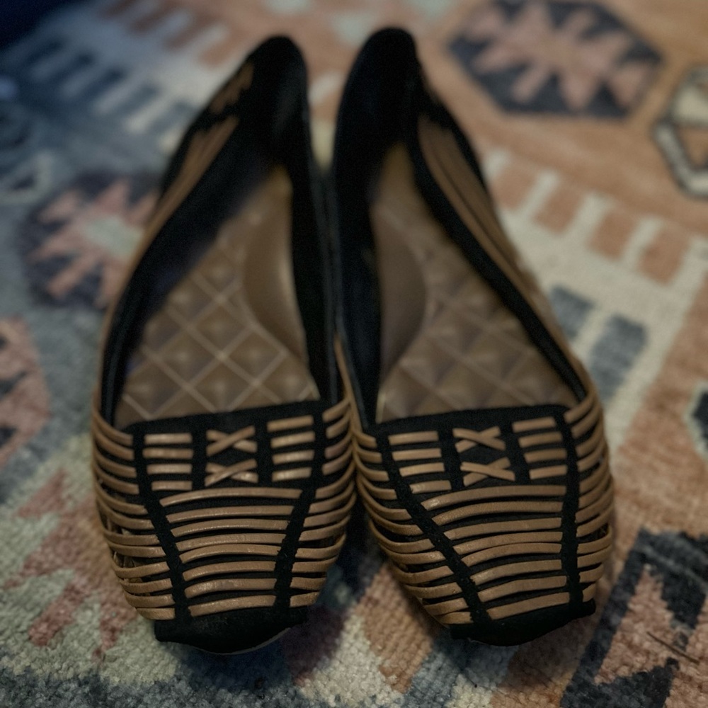 Reef Black and Tan Women's Flats